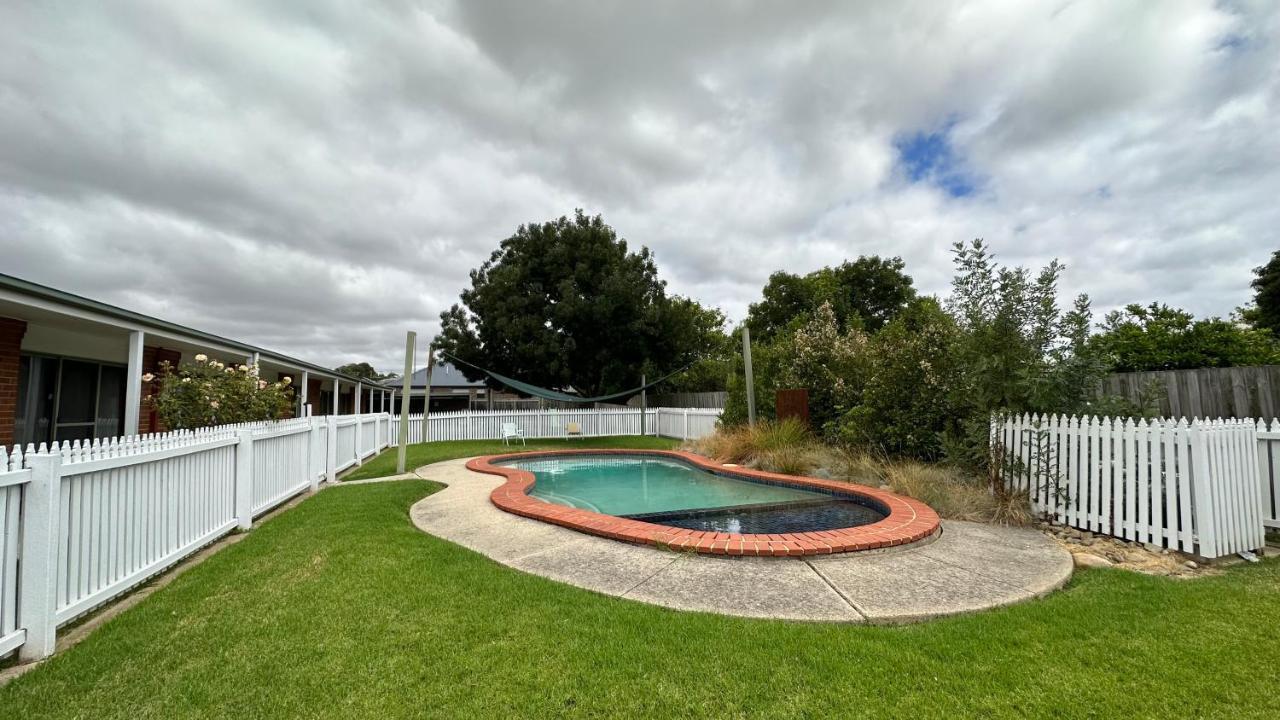 Rose Garden Motel Geelong Bagian luar foto